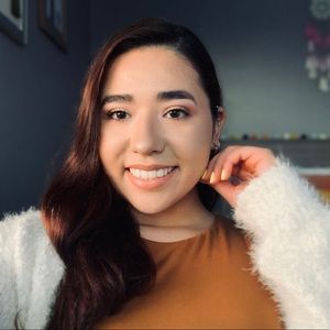 Meet your Posher, Dennise